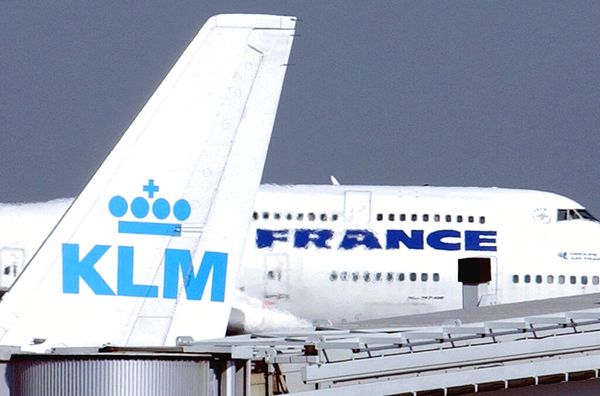 Air France-KLM Plunges to Huge Loss in Pandemic-Hit Year