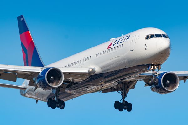 Delta Cancels About 100 Flights and Opens Middle Seats Due to Staff Shortages