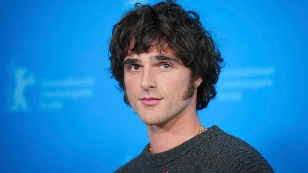 Jacob Elordi Talks Weight Loss and On-Screen Romance for 'The Narrow Road to the Deep North'