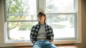 Queer Hair’s Bold Renaissance: Mullets, Rat Tails, and the Art of Gender-Affirming Glam